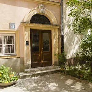 apartment-krakowskie-przedmiescie.warsawhotelspoland.com/